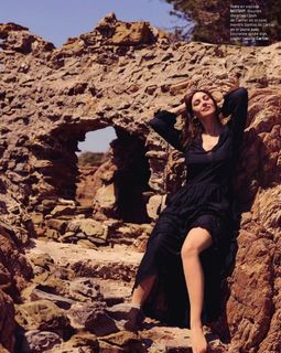 Monica Bellucci feet photo thumbnail