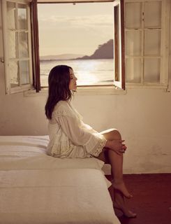 Monica Bellucci feet photo thumbnail