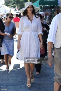 Monica Bellucci feet photo 2
