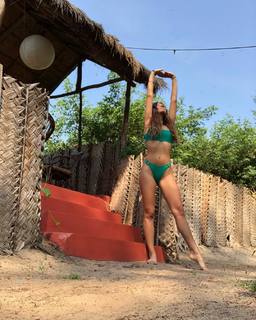Monica Dogra feet photo 7