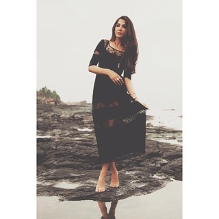 Monica Dogra feet photo 14