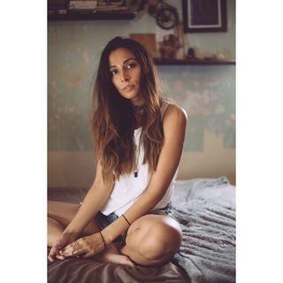 Monica Dogra feet photo 8