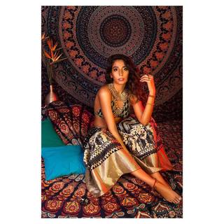 Monica Dogra feet photo 8