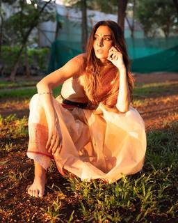 Monica Dogra feet photo 1
