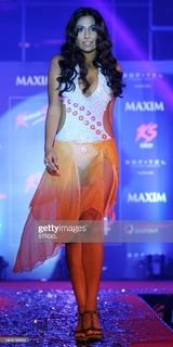 Monica Dogra feet photo 17