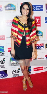 Monica Dogra feet photo 9