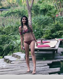 Monica Dogra feet photo 8