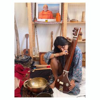 Monica Dogra feet photo 7