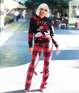 Monica feet photo thumbnail