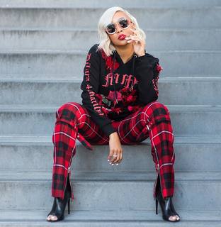 Monica feet photo thumbnail