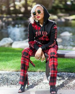 Monica feet photo thumbnail