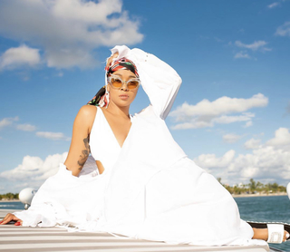 Monica feet photo thumbnail