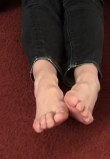Monica Horan feet photo 3