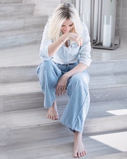 Monica Iozzi feet photo 19