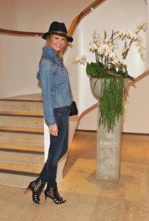 Monica Ivancan feet photo thumbnail