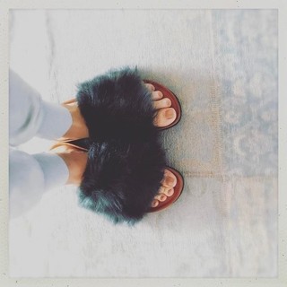 Monica Ivancan feet photo thumbnail