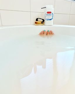 Monica Ivancan feet photo thumbnail