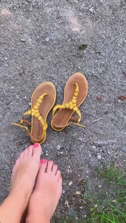 Monica Ivancan feet photo thumbnail