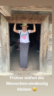 Monica Ivancan feet photo thumbnail