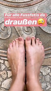 Monica Ivancan feet photo thumbnail