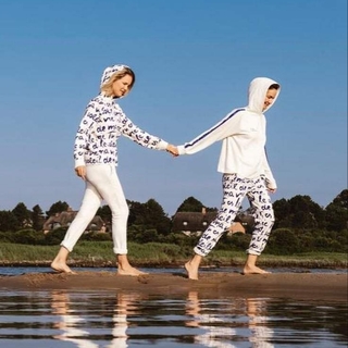 Monica Ivancan feet photo thumbnail