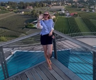 Monica Ivancan feet photo thumbnail