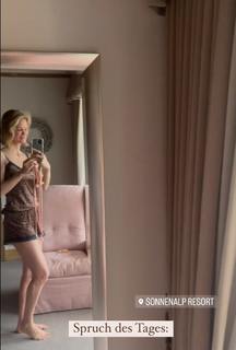 Monica Ivancan feet photo thumbnail