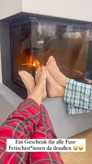 Monica Ivancan feet photo thumbnail