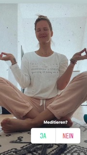 Monica Ivancan feet photo thumbnail