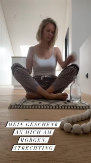 Monica Ivancan feet photo thumbnail