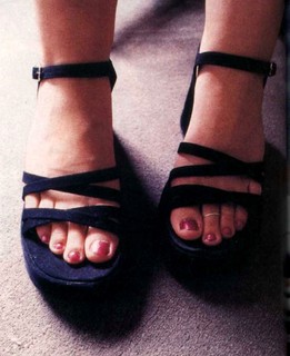 Monica Lewinsky feet photo thumbnail