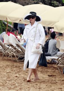 Monica Potter feet photo thumbnail