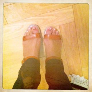 Monica Raymund feet photo thumbnail