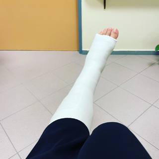 Monika Absolonová feet photo 11