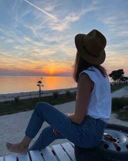 Monika Leová feet photo 1
