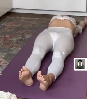 Monika Mrozowska feet photo 1