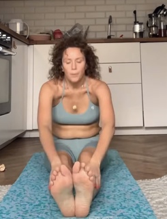 Monika Mrozowska feet photo 3