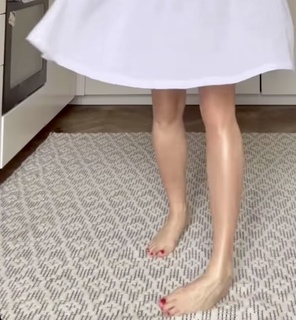 Monika Mrozowska feet photo 3