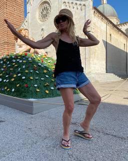 Monika Olejnik feet photo 3
