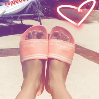 Monique Alfradique feet photo thumbnail