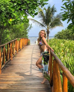 Monique Alfradique feet photo thumbnail