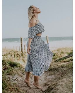 Monique Alfradique feet photo thumbnail