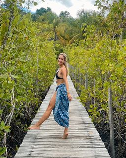 Monique Alfradique feet photo thumbnail