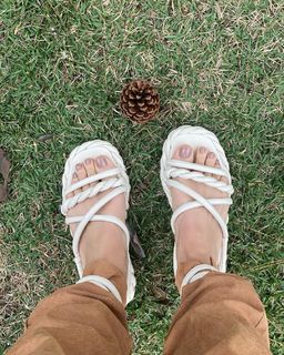 Monique Alfradique feet photo thumbnail