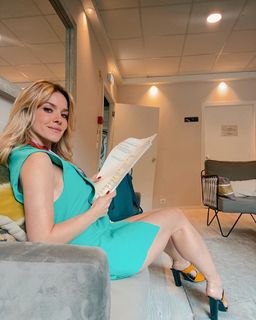 Monique Alfradique feet photo thumbnail