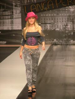 Monique Alfradique feet photo thumbnail