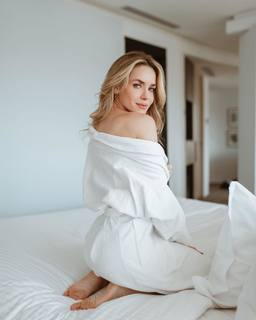 Monique Alfradique feet photo thumbnail