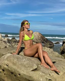 Monique Alfradique feet photo thumbnail