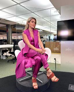 Monique Alfradique feet photo thumbnail