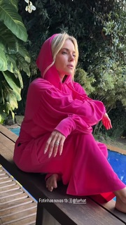 Monique Alfradique feet photo thumbnail